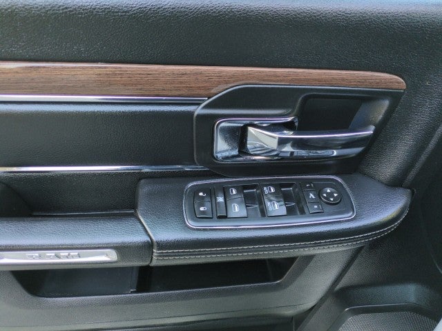 2017 RAM 1500 Laramie Crew Cab 4x4 5'7" Box