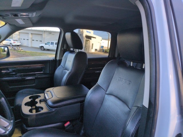 2017 RAM 1500 Laramie Crew Cab 4x4 5'7" Box