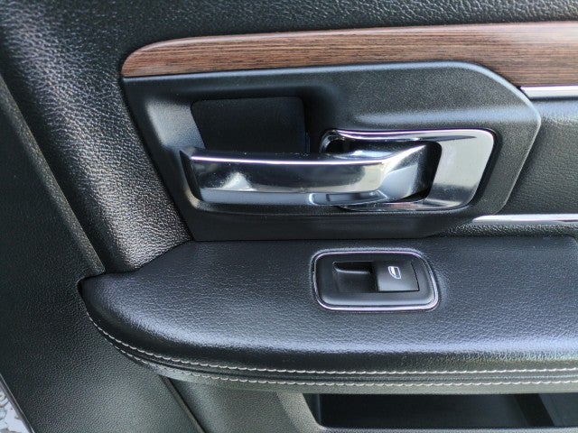 2017 RAM 1500 Laramie Crew Cab 4x4 5'7" Box