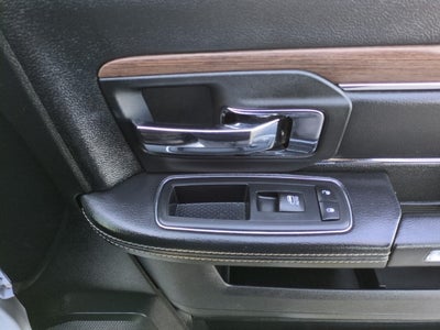 2017 RAM 1500 Laramie Crew Cab 4x4 5'7" Box