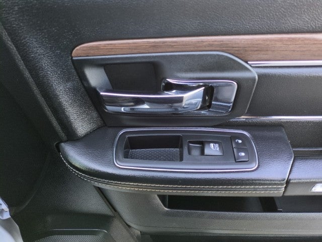 2017 RAM 1500 Laramie Crew Cab 4x4 5'7" Box