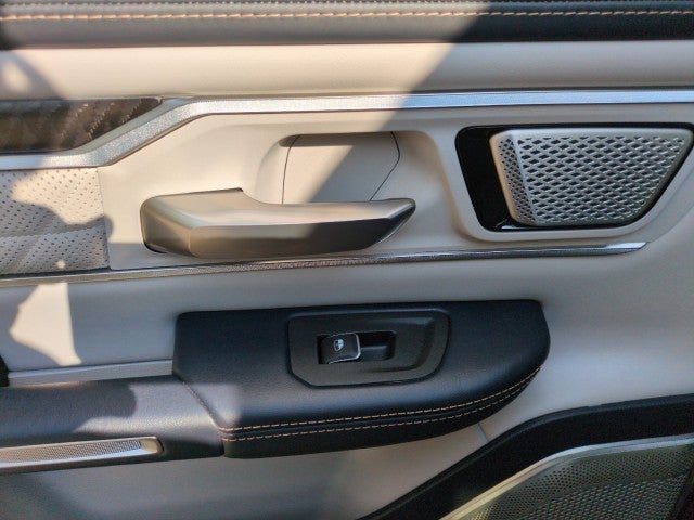 2025 RAM 1500 Tungsten Crew Cab 4x4 5'7" Box