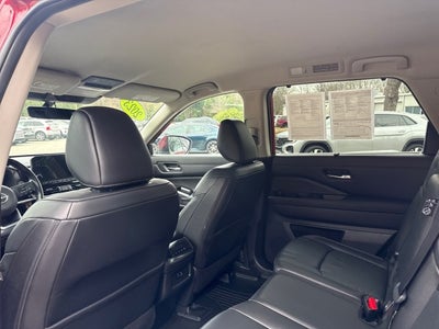 2023 Nissan Pathfinder SL 4WD