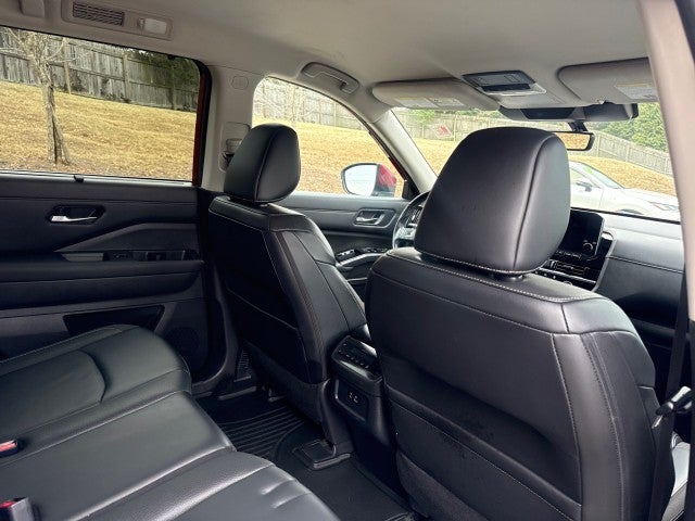 2023 Nissan Pathfinder SL 4WD