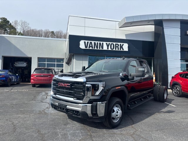 2025 GMC Sierra 3500 HD Chassis Cab Pro