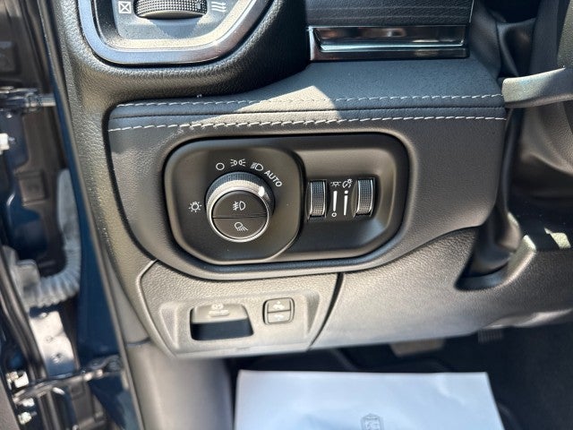 2023 RAM 1500 Limited Crew Cab 4x4 5'7" Box