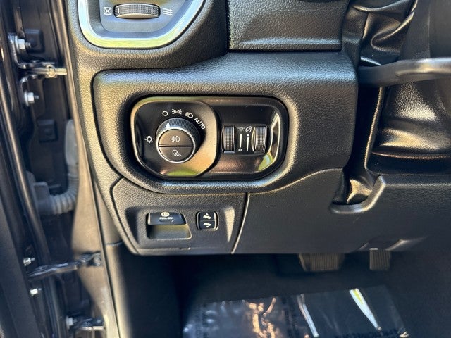 2022 RAM 1500 Laramie Crew Cab 4x4 5'7" Box