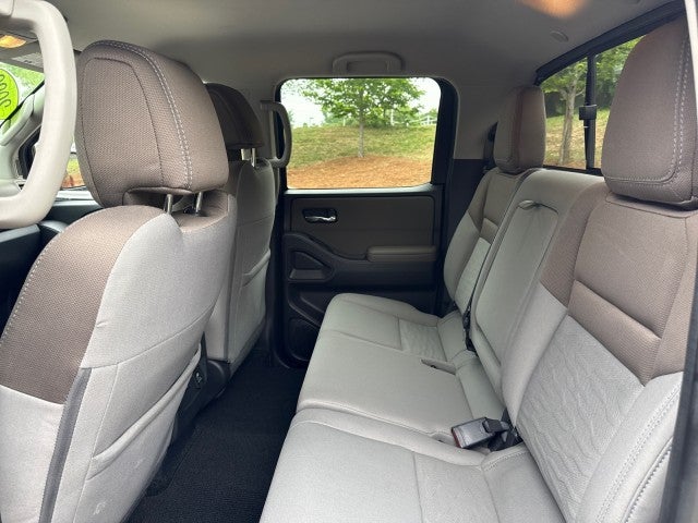 2022 Nissan Frontier Crew Cab SV 4x2