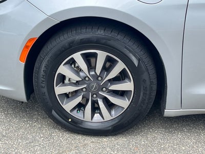 2023 Chrysler Pacifica Hybrid Touring L